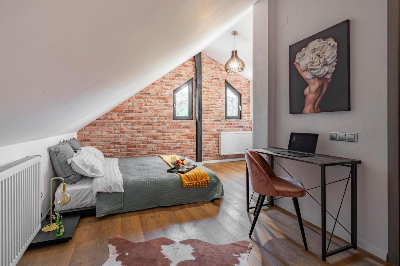 Craita Merelor The Place Aninosani Ngoại thất bức ảnh